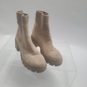 Steve Madden Hayle Platform Chelsea Boot  Woman’s size 8.5